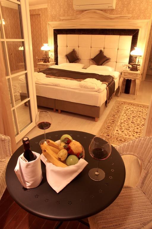 Trilyali Butik Hotel Tirilye Екстер'єр фото
